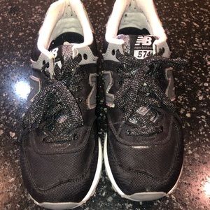 New Balance 574 tennis shoes black/silver